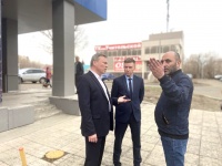 Глава города провел объезд проблемных участков дорог, подлежащих ремонту по гарантии