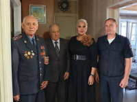 Полицейские Копейска спасли собаку, провалившуюся в коллектор