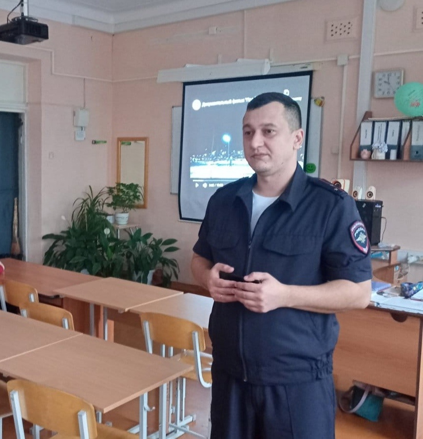 В рамках комплексной профилактической операции «Дети России-2023» сотрудники Отдела МВД России по городу Копейску проводят лекции и разъяснительные беседы с учащимися школ Копейского городского округа