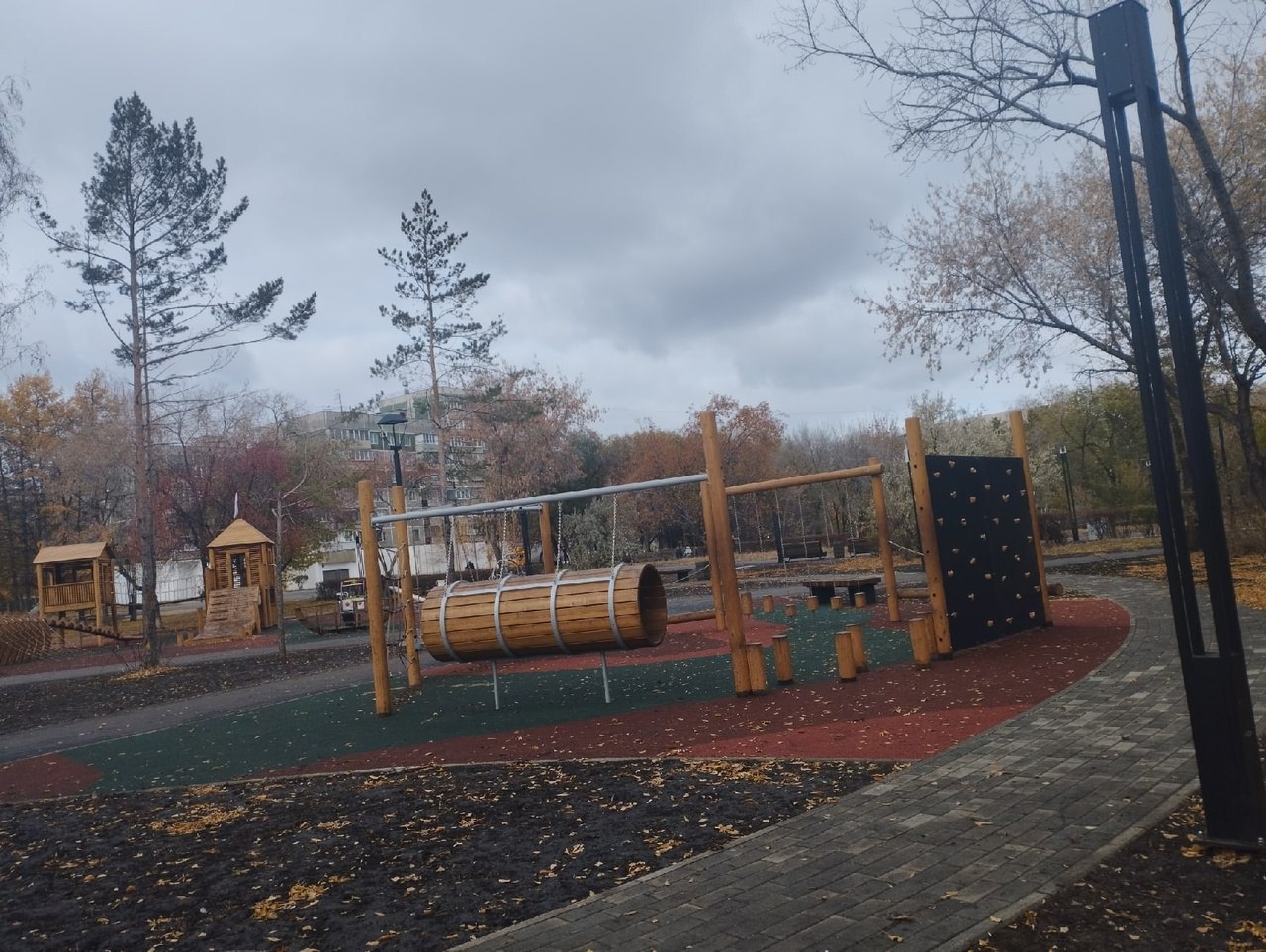 В Магнитогорске благодаря нацпроекту «Жилье и городская среда», федеральному проекту «Формирование комфортной городской среды» в 2022 году благоустроен сквер «Трех Поколений»