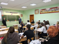 В копейской школе почтили память погибших при исполнении долга полицейских