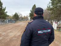 Полицейские Челябинской области обеспечили безопасность южноуральцев в родительский день