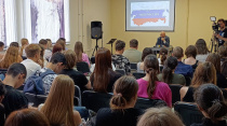 Почетный гражданин Копейска провел встречу со студентами, посвященную Дню России