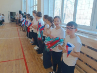 В обновленном спортивном зале школы города Копейска прошли «Веселые старты»