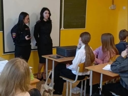 Студентки «Правоохранительной деятельности» Копейска провели профилактическую встречу с семиклассниками