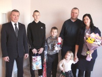 В Копейске вручены ключи от новых квартир переселенцам из аварийного жилья 