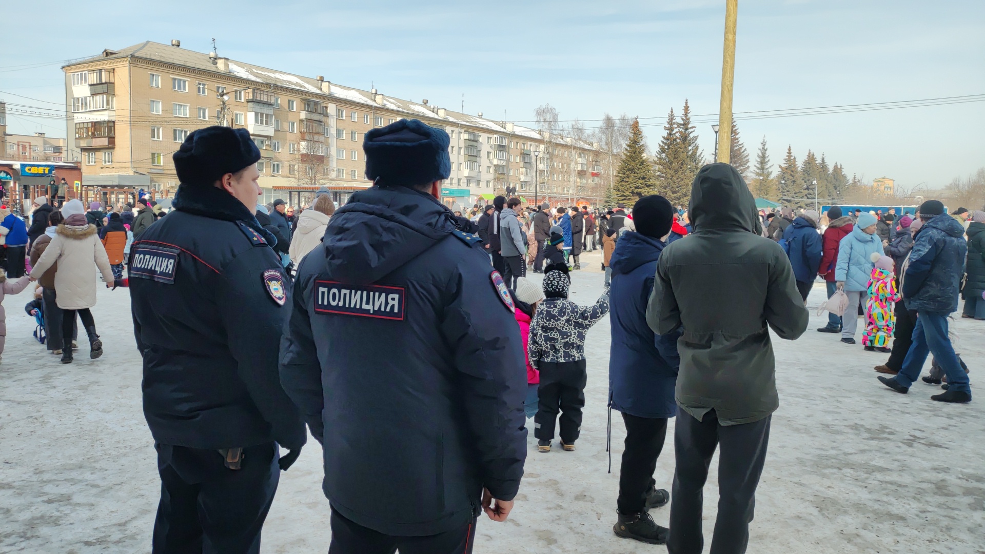 Сотрудники полиции обеспечили охрану общественного порядка во время проведения Масленицы
