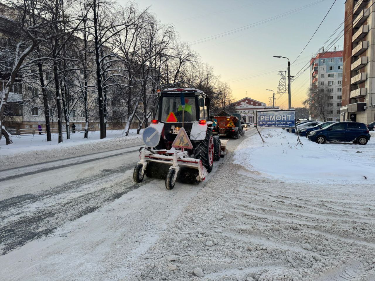 В Копейске оперативно ликвидируют последствия снегопада