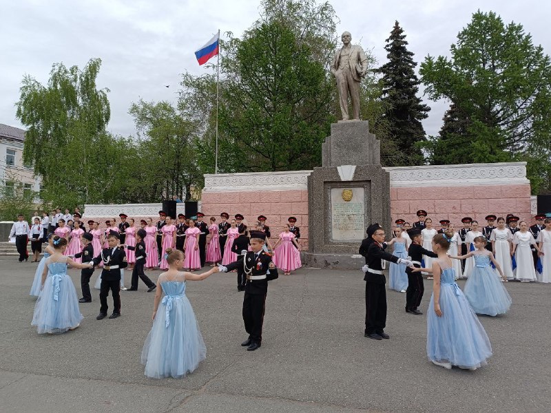 В Копейске прошли «Вальс победы» и «Вахта памяти»